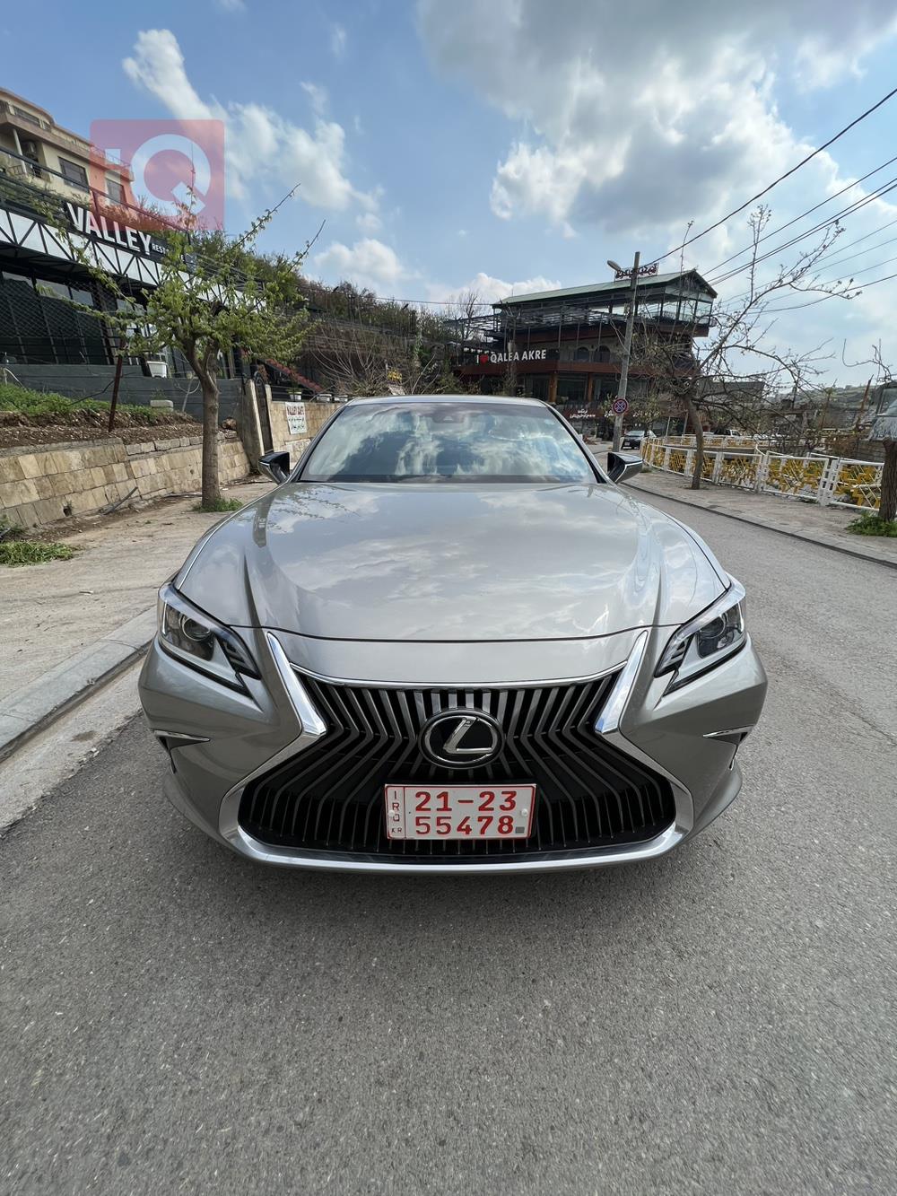 Lexus ES